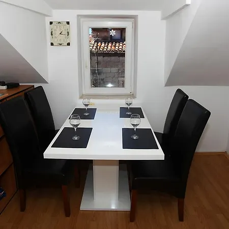Lea Apartment *