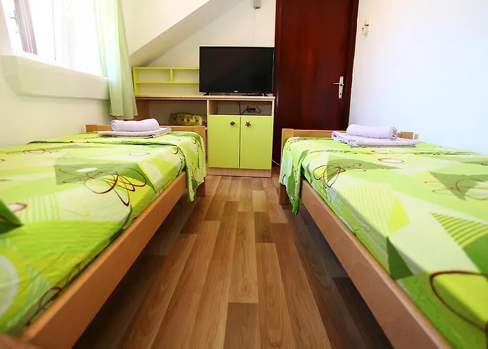 Apartman Lea *